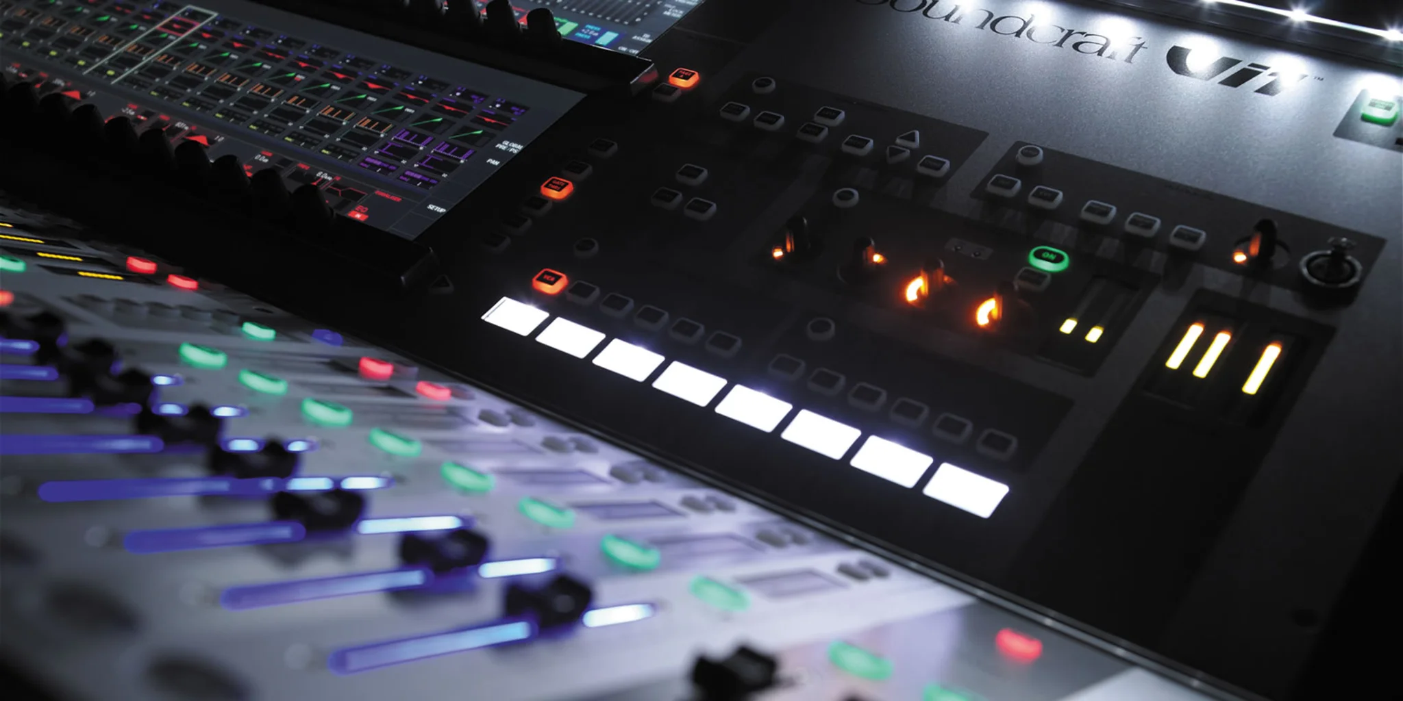 Soundcraft Vi-Serie Mischpult mit Vistonics-II-Touchscreen-Interface ähnlich dem Vi3000