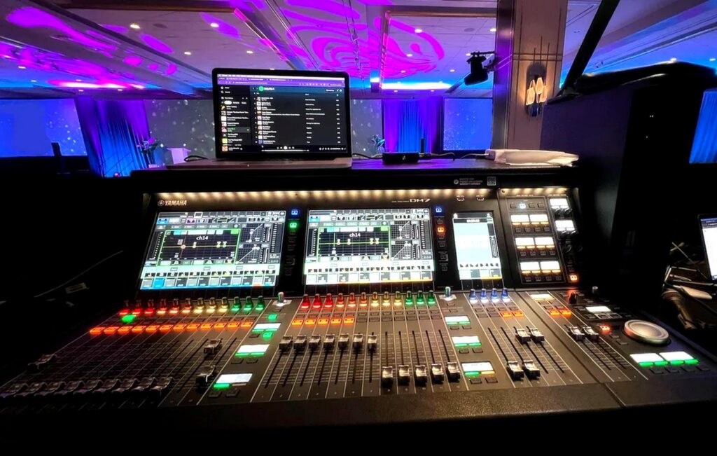 Yamaha DM7 Digitalmischpult mit Multitrack-Recording via Dante für Live- und Studio-Aufnahmen