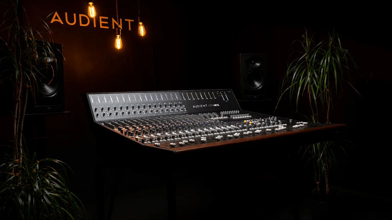 Audient ASP4816 SE Mischpult mit integriertem Multitrack-Recording für Tonstudios