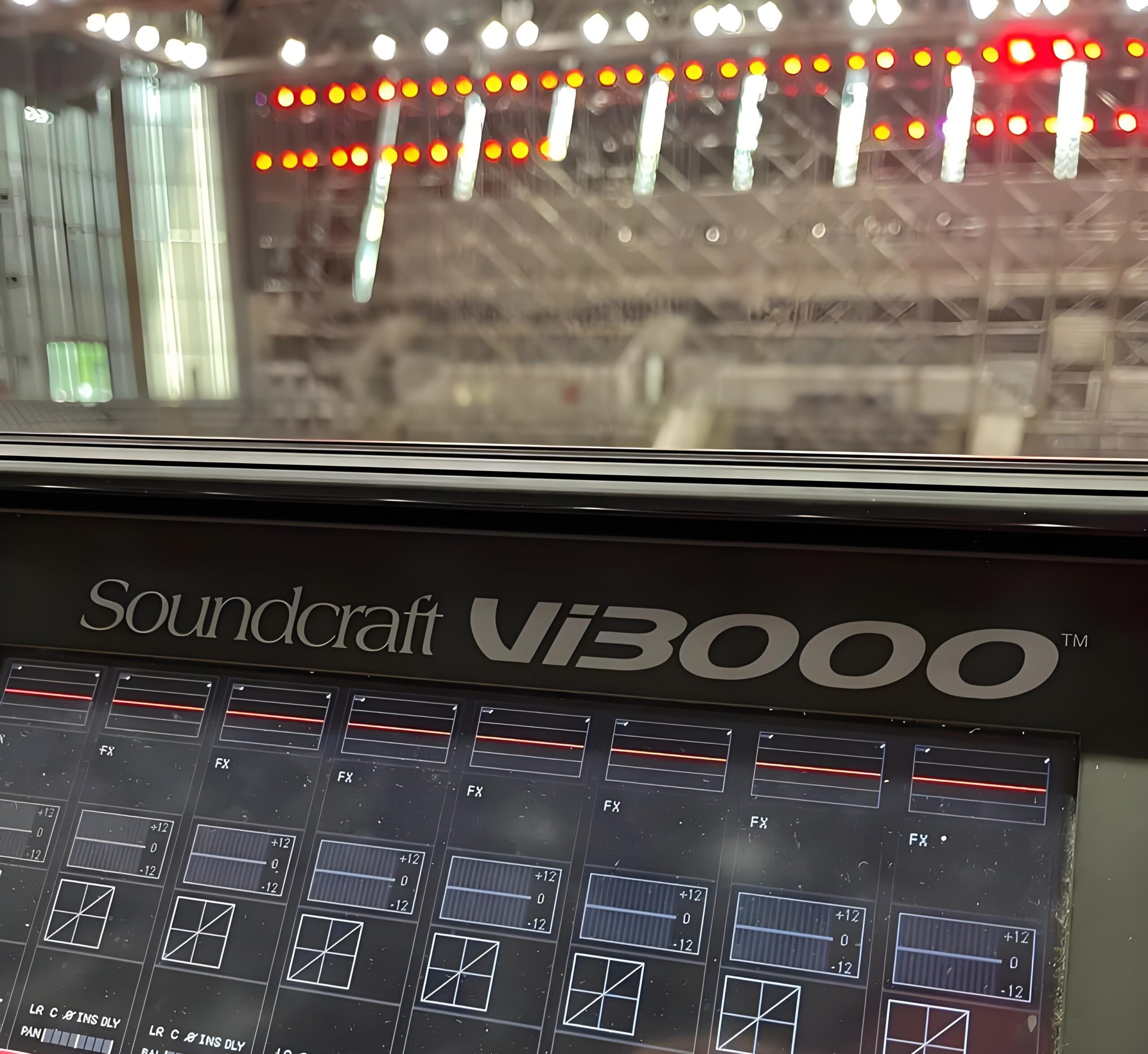 Soundcraft Vi3000 rider-taugliches Digitalmischpult Praxistest für Tour-Anwendungen