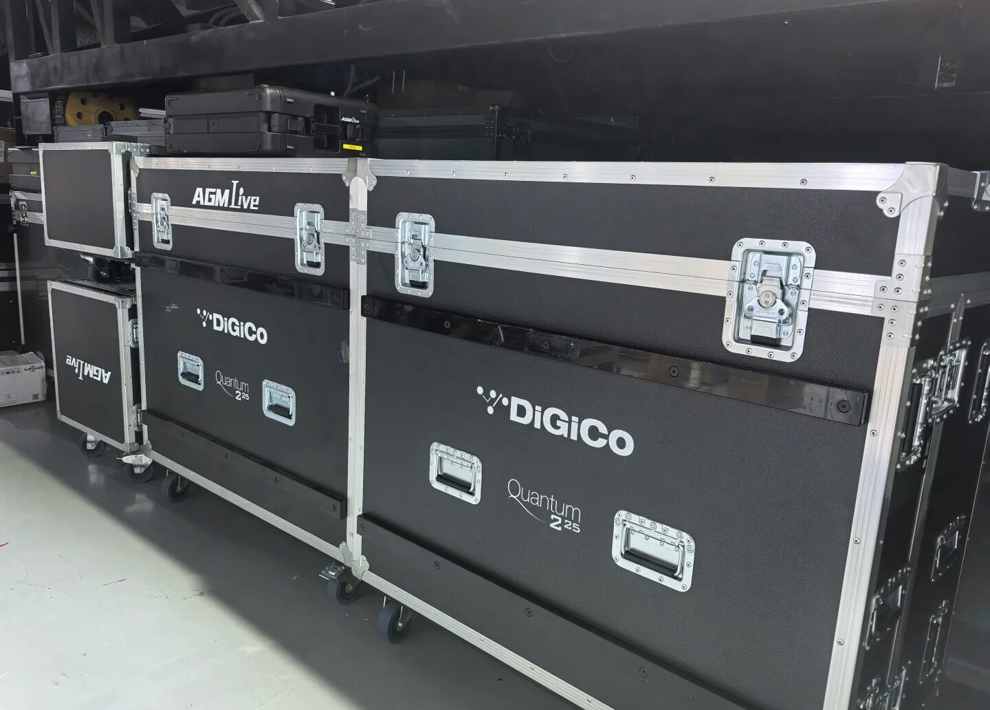DiGiCo vs Avid VENUE S6L: Live Sound Flagship Comparison 2026