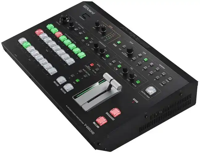Roland V-600UHD avis et test d’une console de mixage vidéo professionnelle