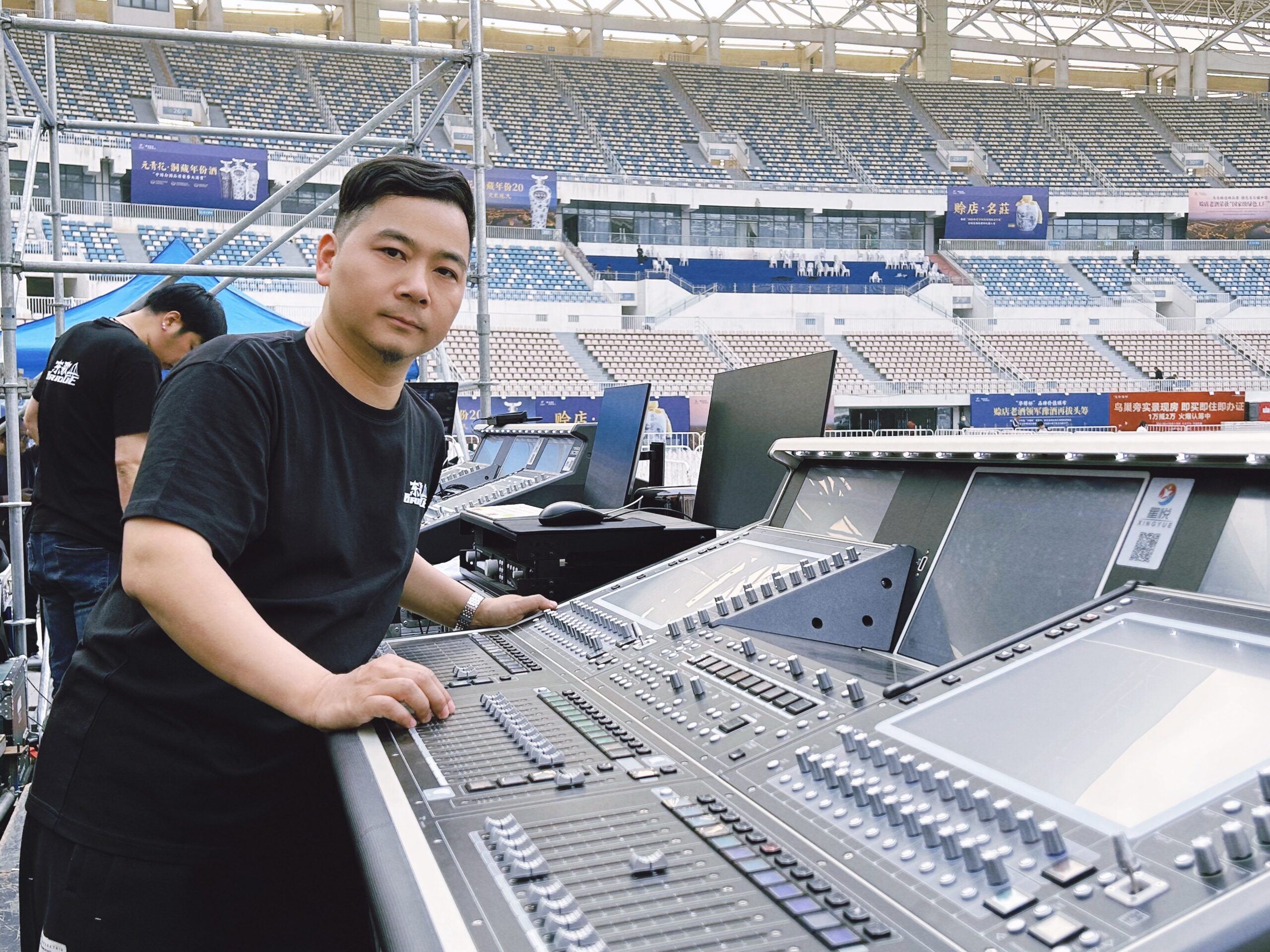 Console numérique DJ corporate en événementiel d'entreprise avec workflow streaming et conférence