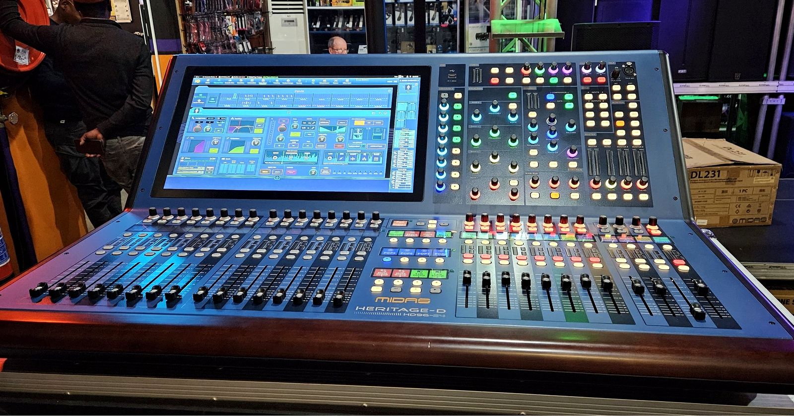 Midas Heritage HD96-24-CC-IP - console broadcast IP en réseau